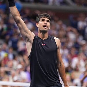 NWT NIKE COURT TENNIS SLEEVLESS CARLOS ALCARAZ USO24 SZ MEDIUM FQ2027-010B